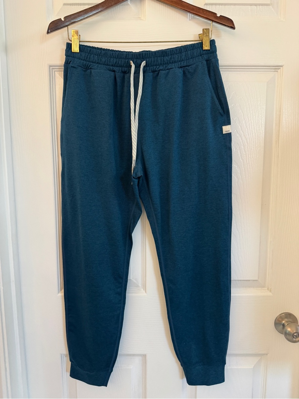 Vuori Performance Jogger in Blue Teal M